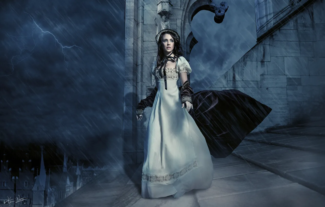 Фото обои гроза, ночь, Девушка, тревожный и внимательный взгляд, крыльцо замка