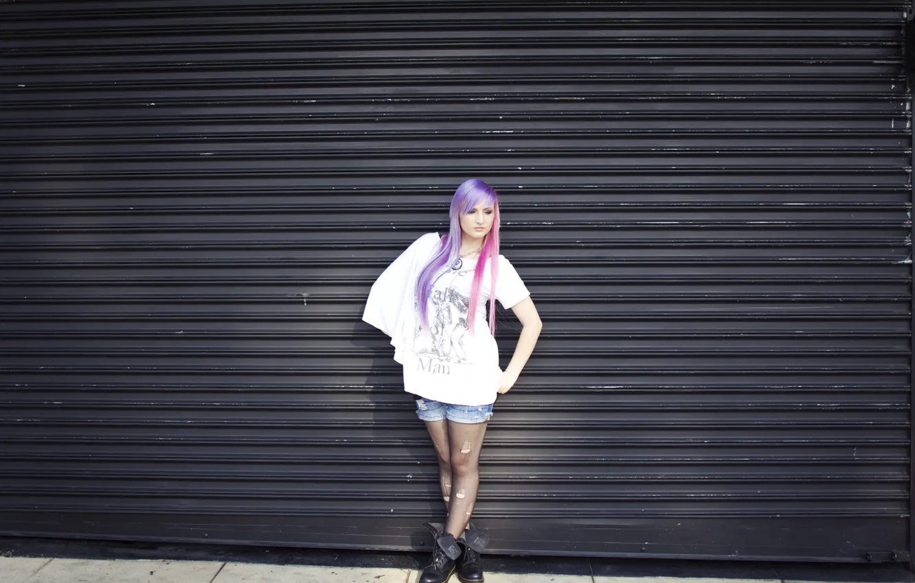 Фото обои girl, woman, model, garage, female, purple hair, Nikki Goodman