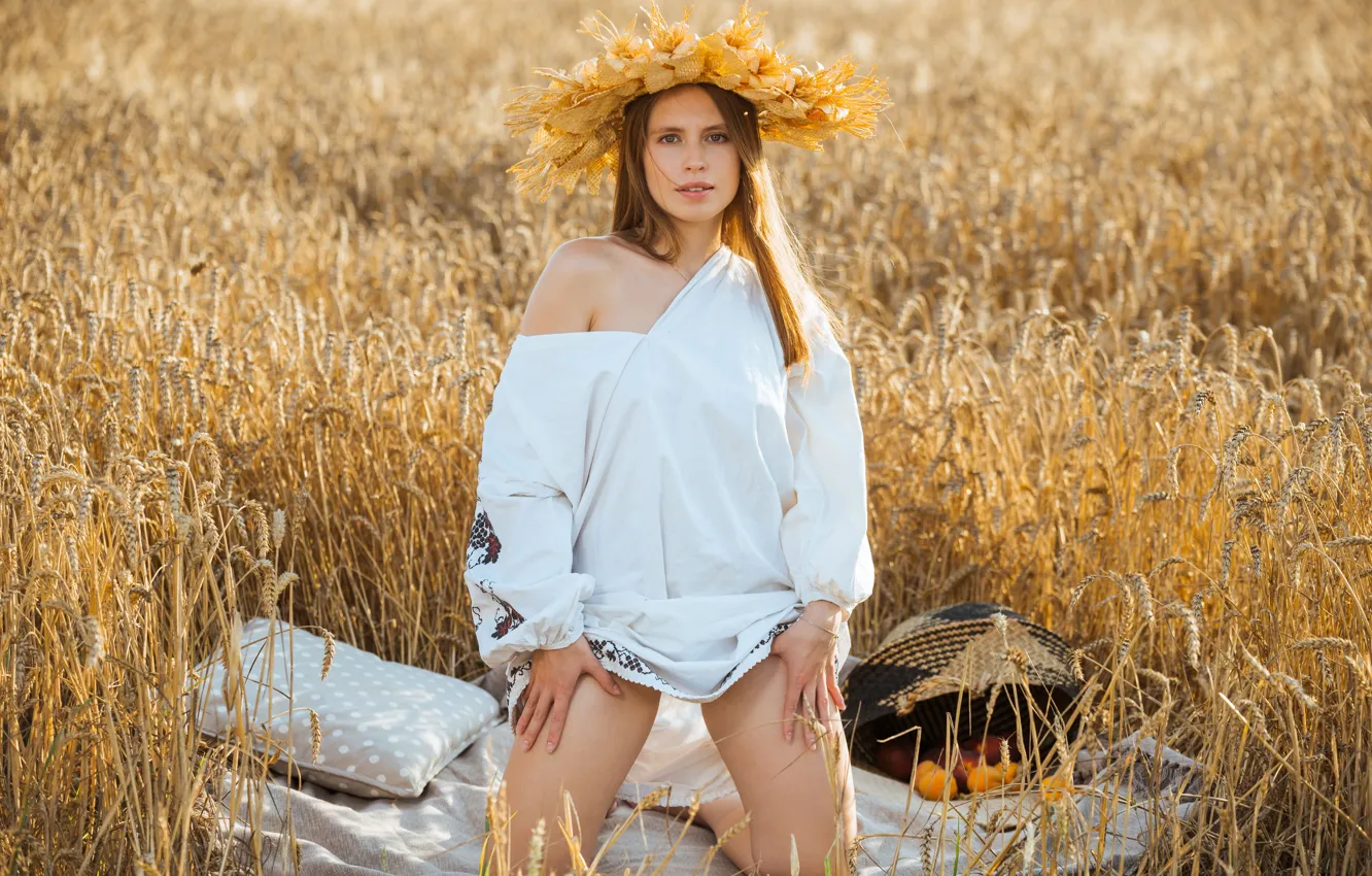 Фото обои long hair, hot girl, field, nature, model, awesome, brunette, sensual