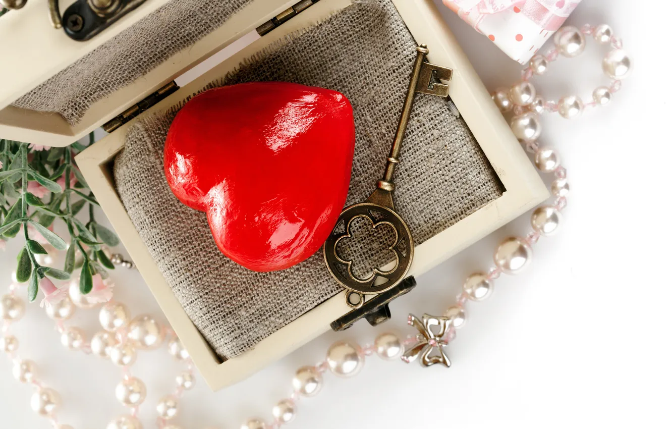 Фото обои сердце, ключ, шкатулка, бусы
