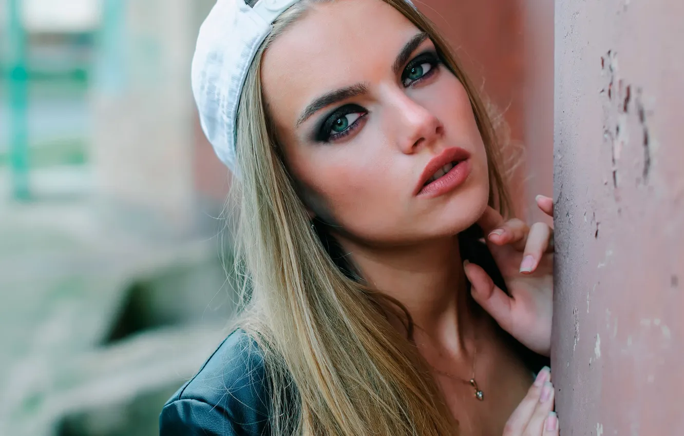 Фото обои взгляд, портрет, макияж, бейсболка, Eugeny Agashin