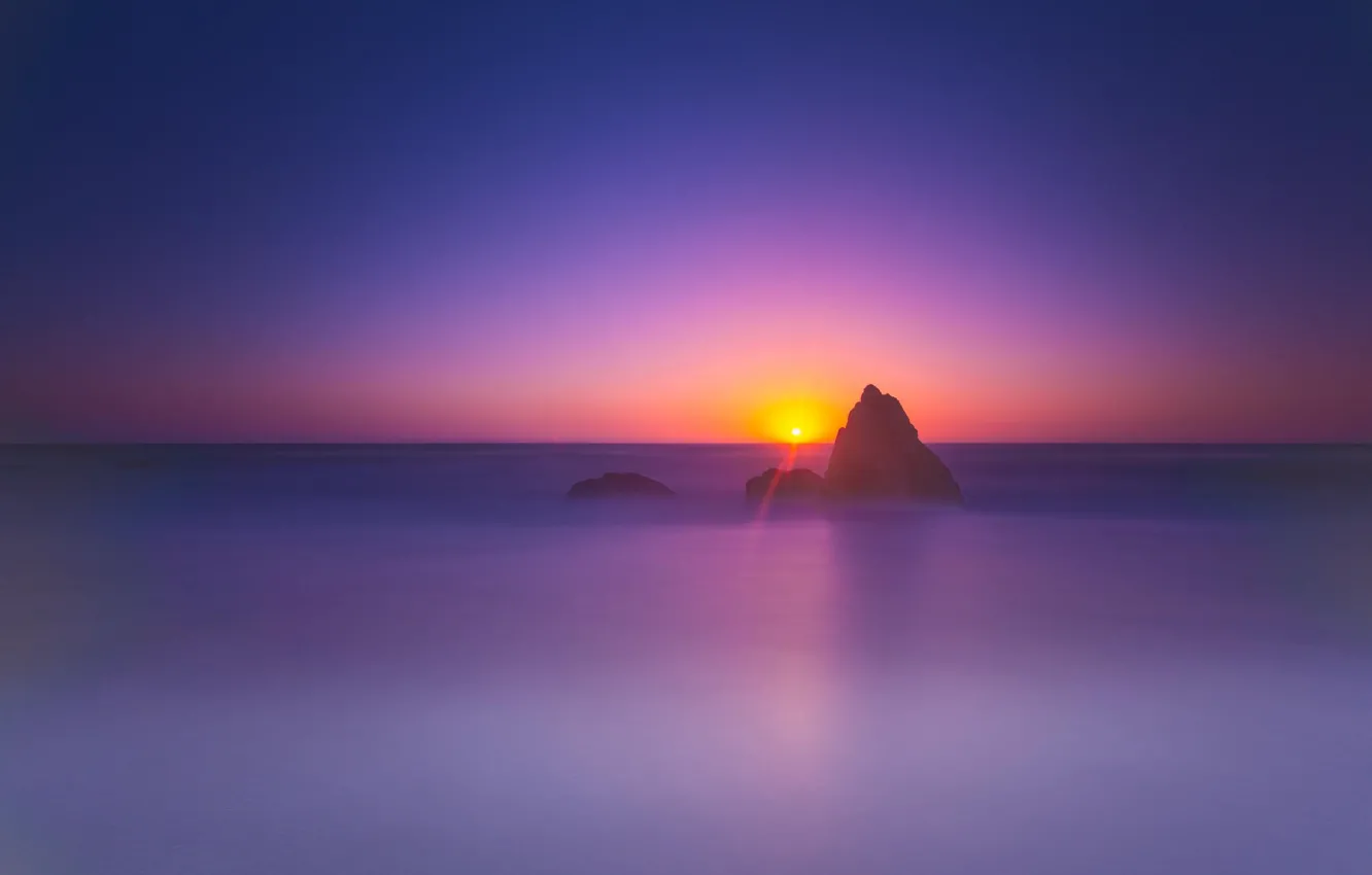 Фото обои море, небо, солнце, пейзаж, скала, рассвет, горизонт