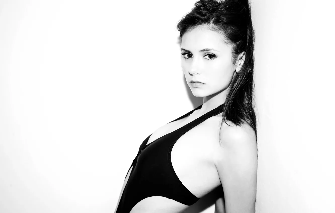 Фото обои взгляд, актриса, черно-белое, Nina Dobrev, Нина Добрев