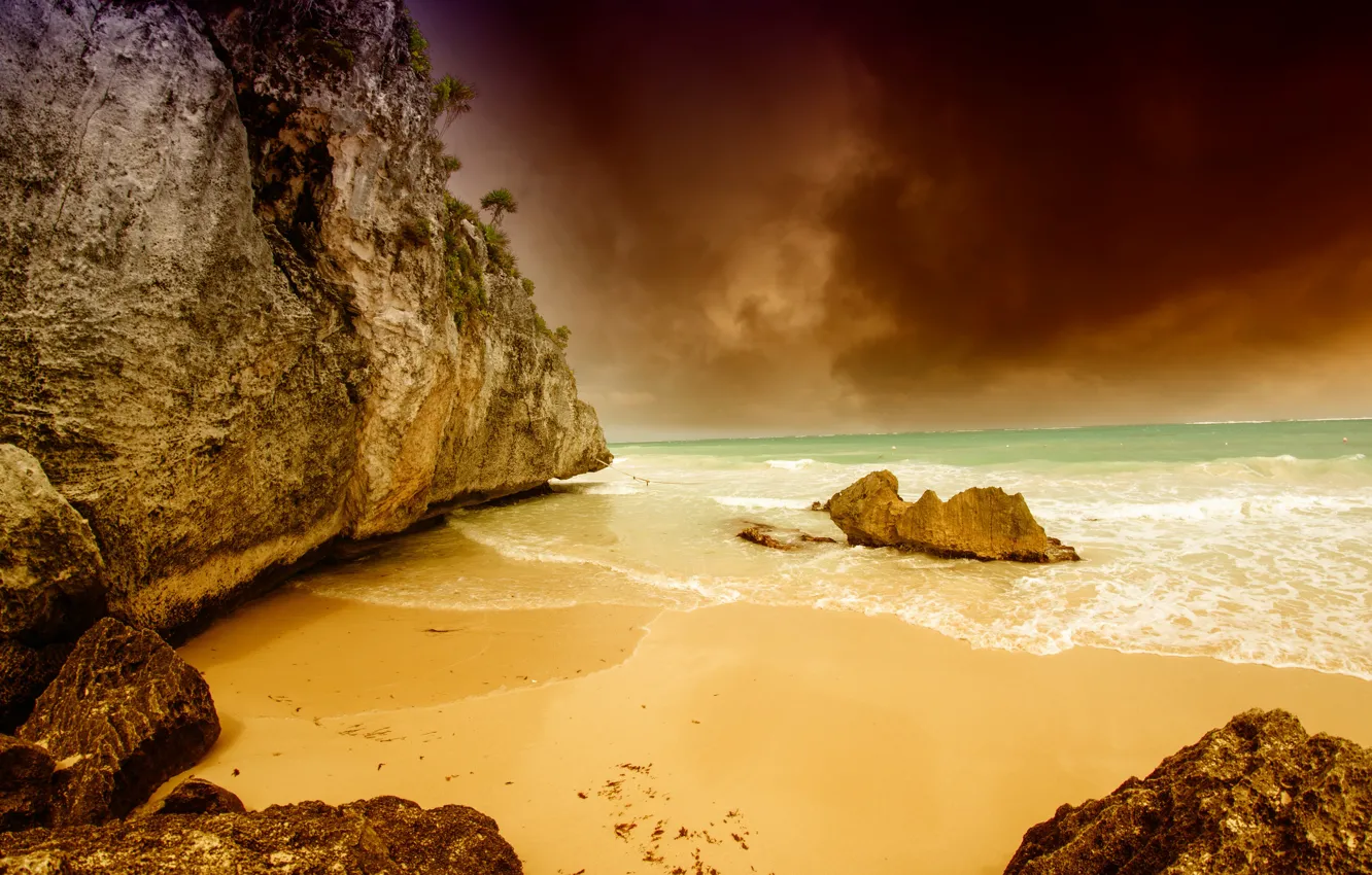 Фото обои песок, море, небо, тучи, камни, пасмурно, скалы, побережье