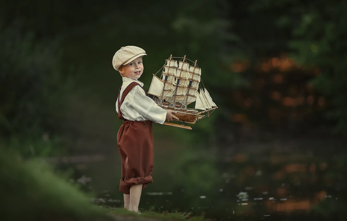 Фото обои лето, вода, игрушка, мальчик, кораблик, ребёнок, Лысенкова Ксения