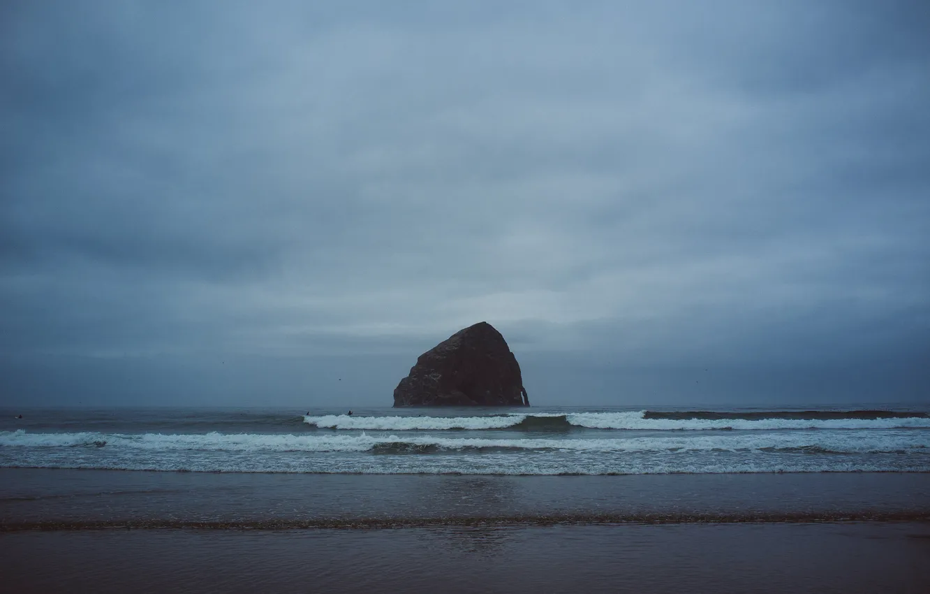 Фото обои waves, rock, beach, seascape, seaside, cloudy, surfers