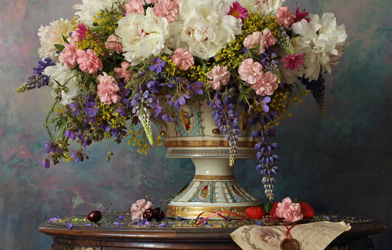 Фото обои цветы, стиль, ягоды, букет, клубника, натюрморт, черешня, пионы