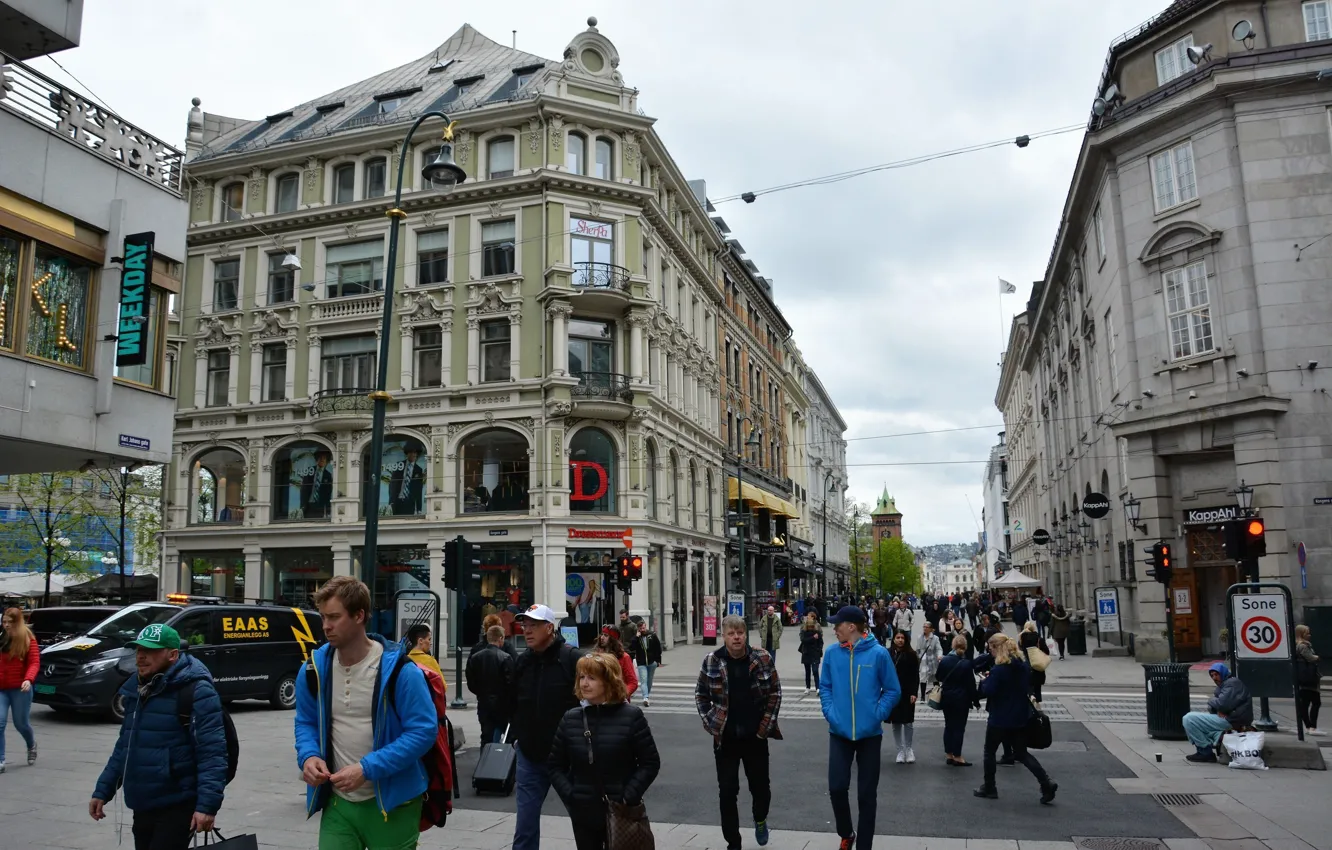 Фото обои город, дома, площадь, пешеходы