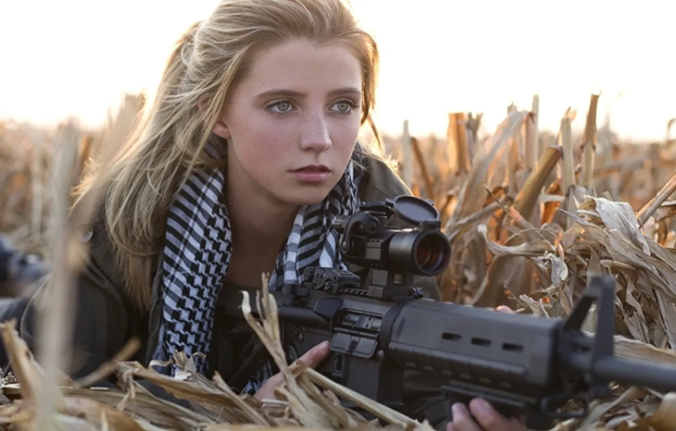Фото обои трава, девушка, автомат, assault rifle, штурмовая винтовка, warrior girl