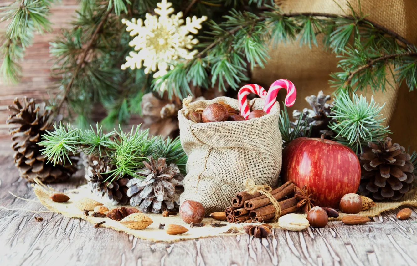 Фото обои ветки, праздник, новый год, яблоко, рождество, конфеты, орехи, корица