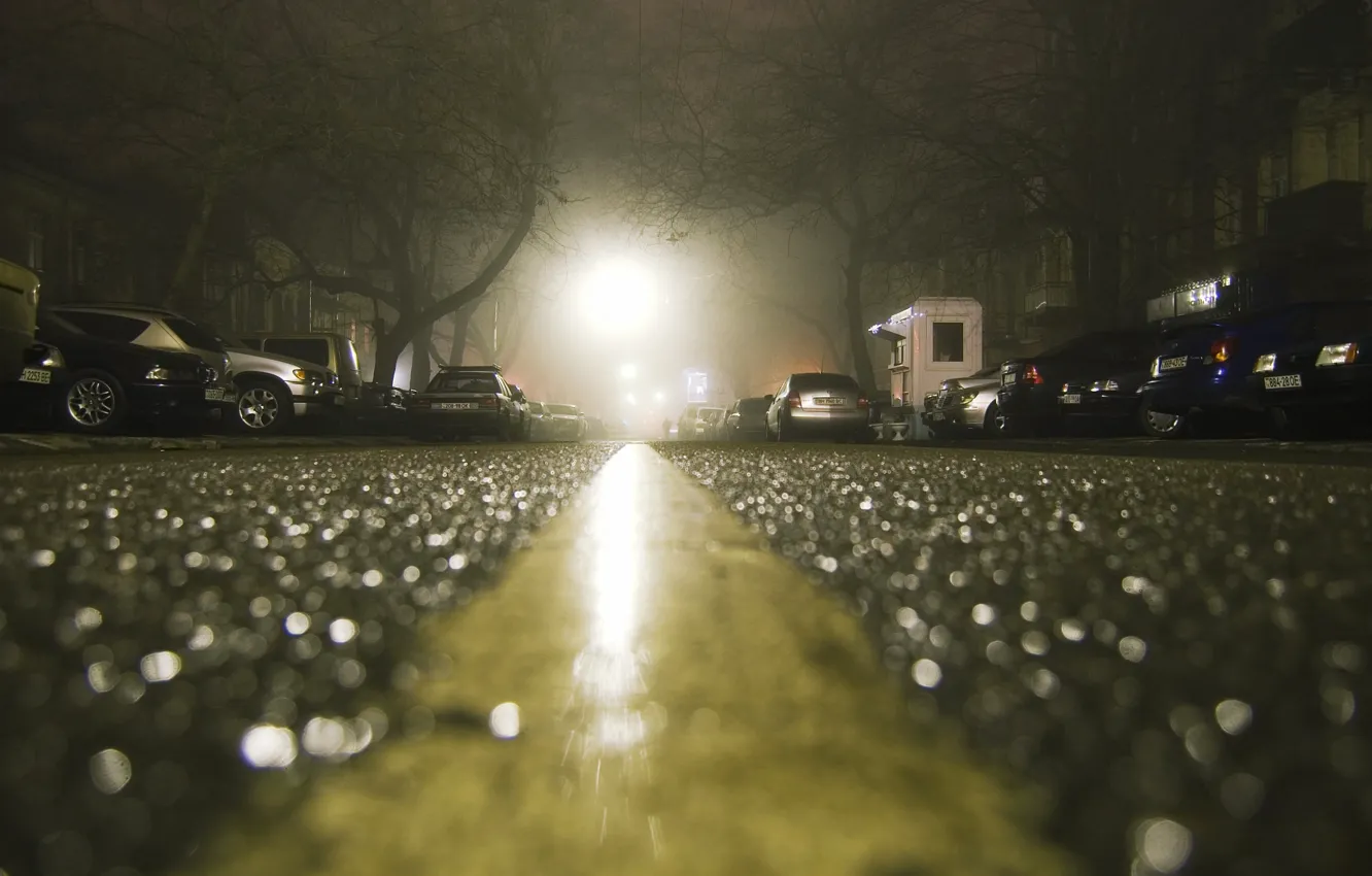 Фото обои макро, машины, ночь, дома, асфальт после дождя