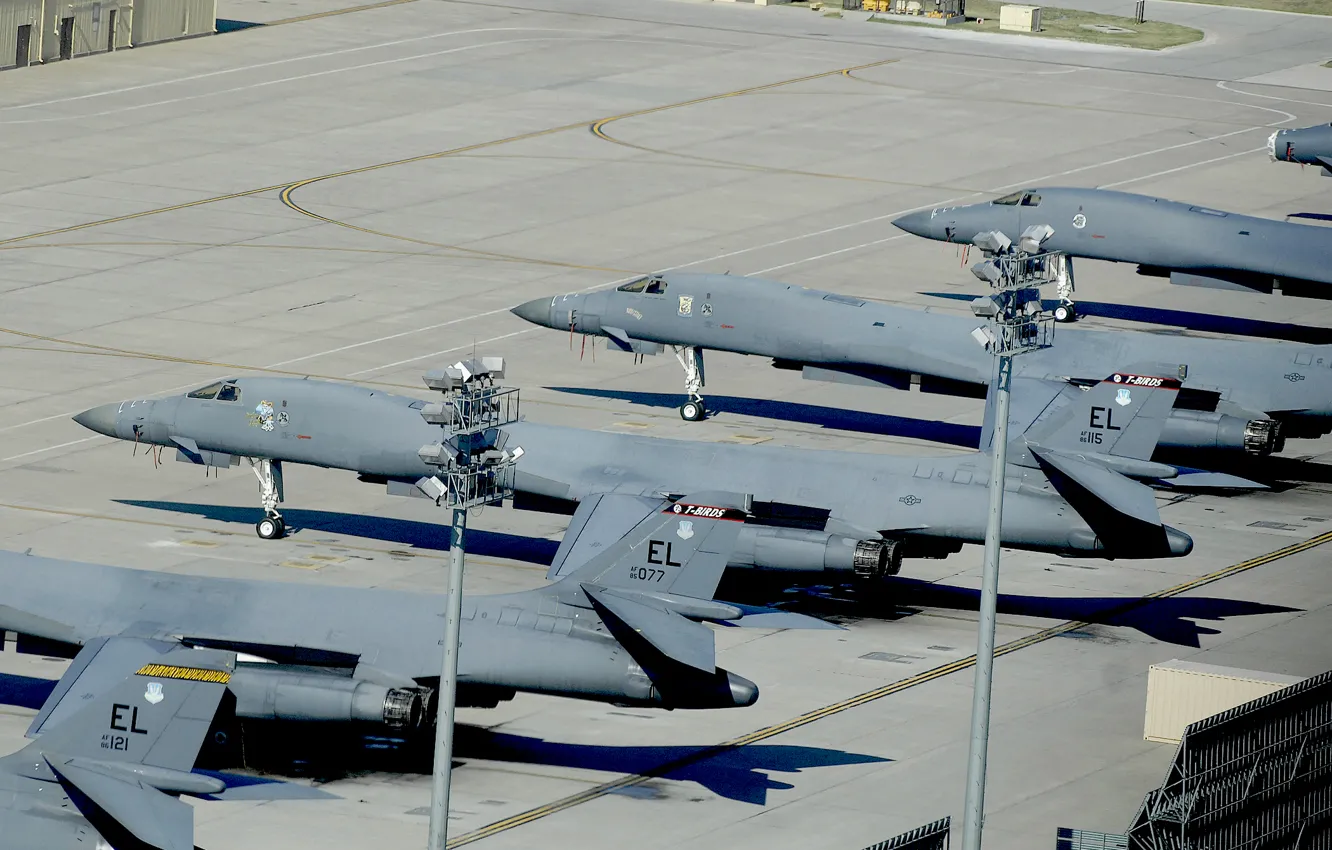 Фото обои способный к межконтинентальным полетам, дальний бомбардировщик, штат Южная Дакота, без дозаправки топливом, Авиабаза Элсворт, B-1B …
