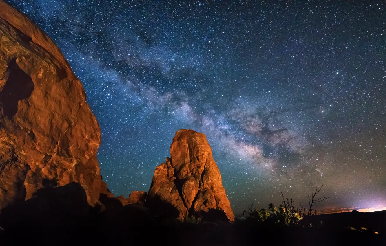 Фото обои небо, звезды, ночь, Юта, млечный путь, Arches National Park
