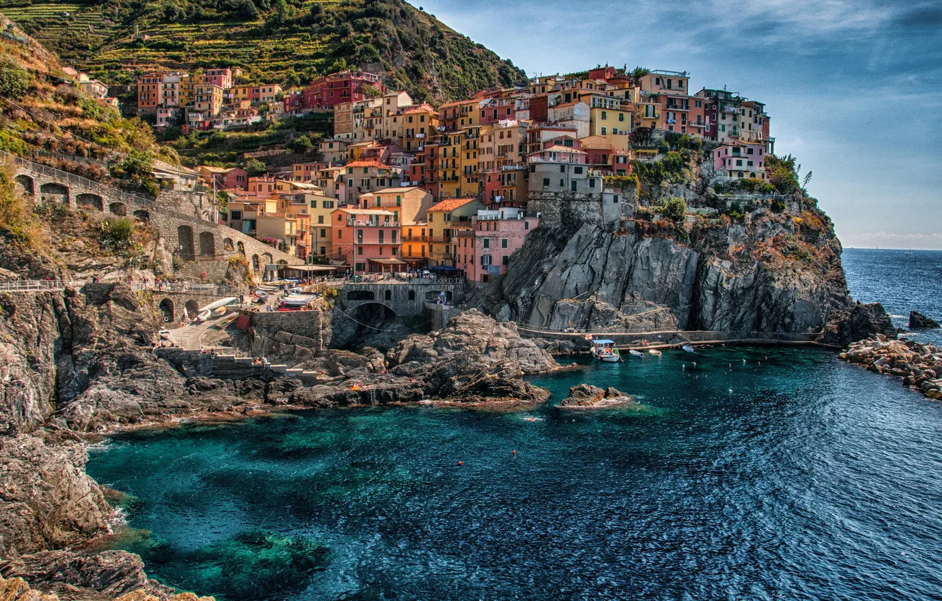 Фото обои пейзаж, город, камни, скалы, берег, здания, дома, Италия