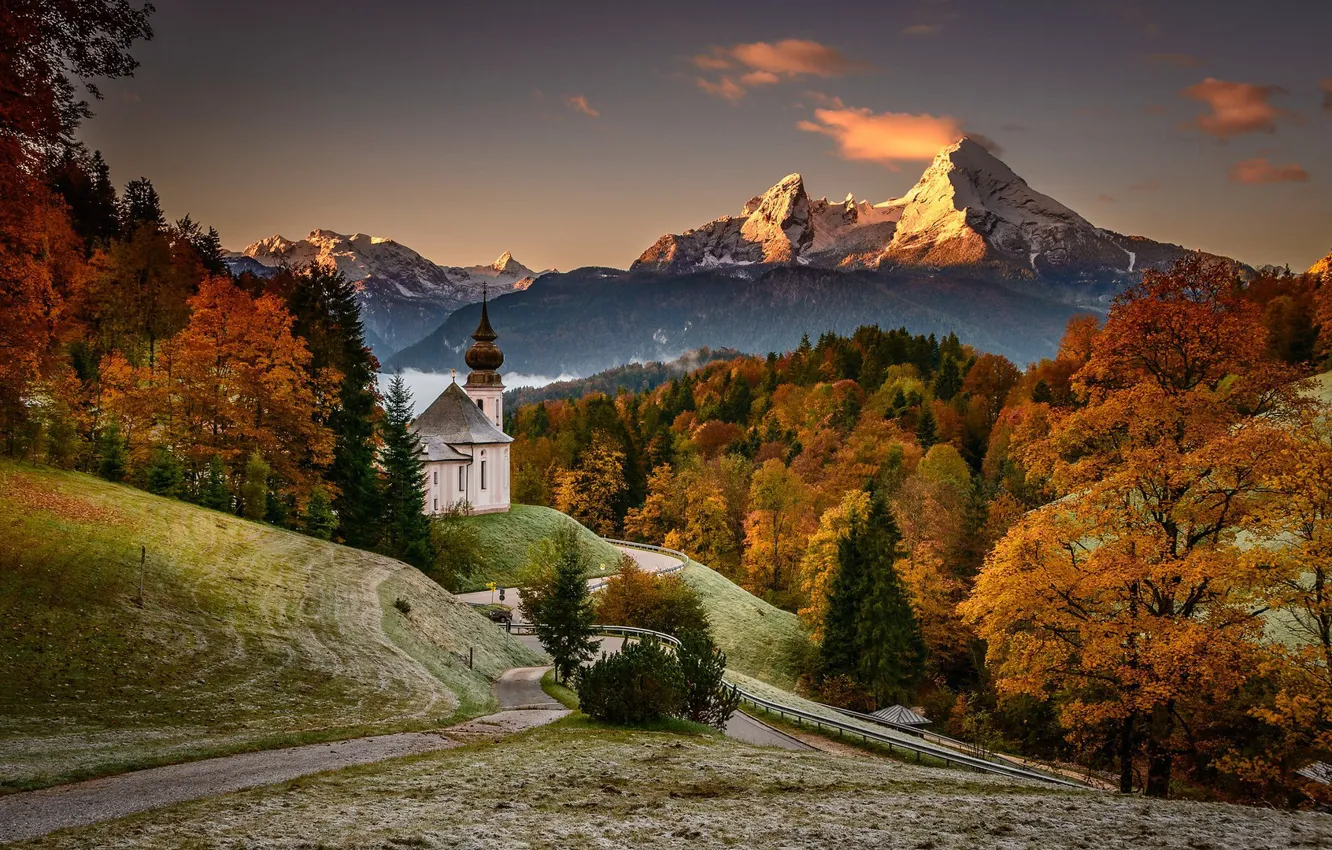 Фото обои пейзаж, горы, церквь