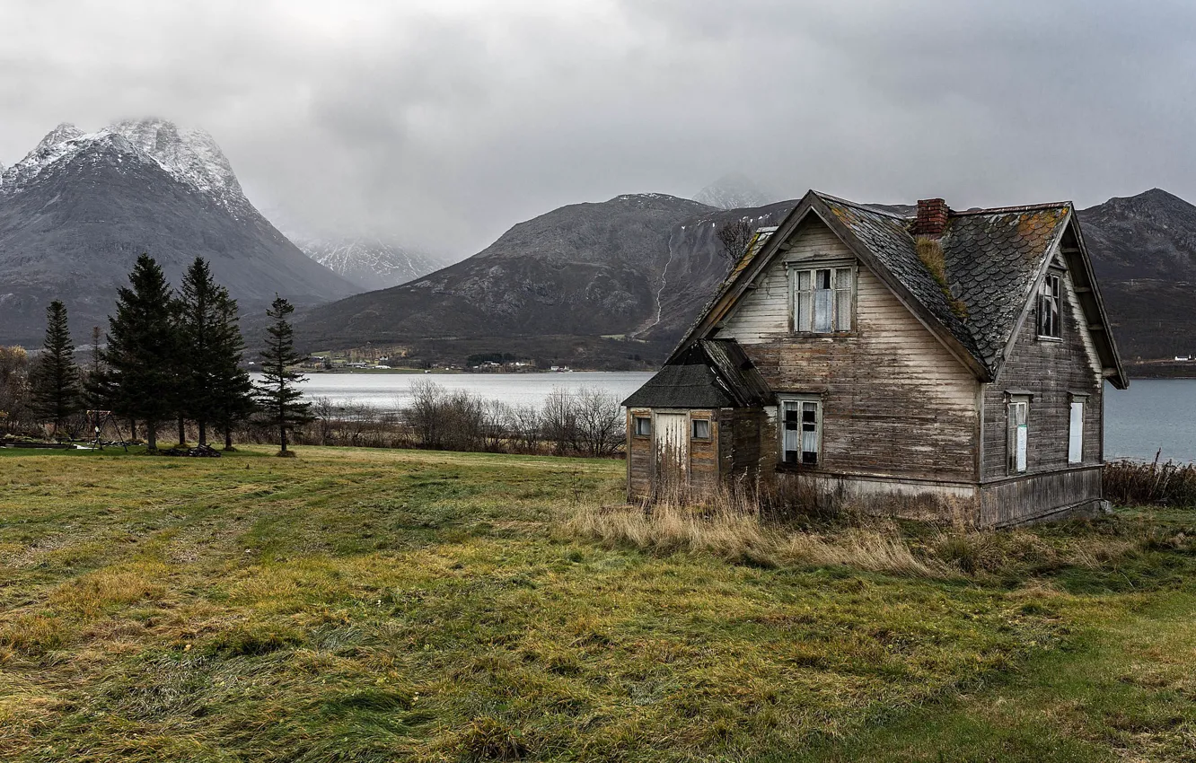 Фото обои горы, озеро, Норвегия, домик