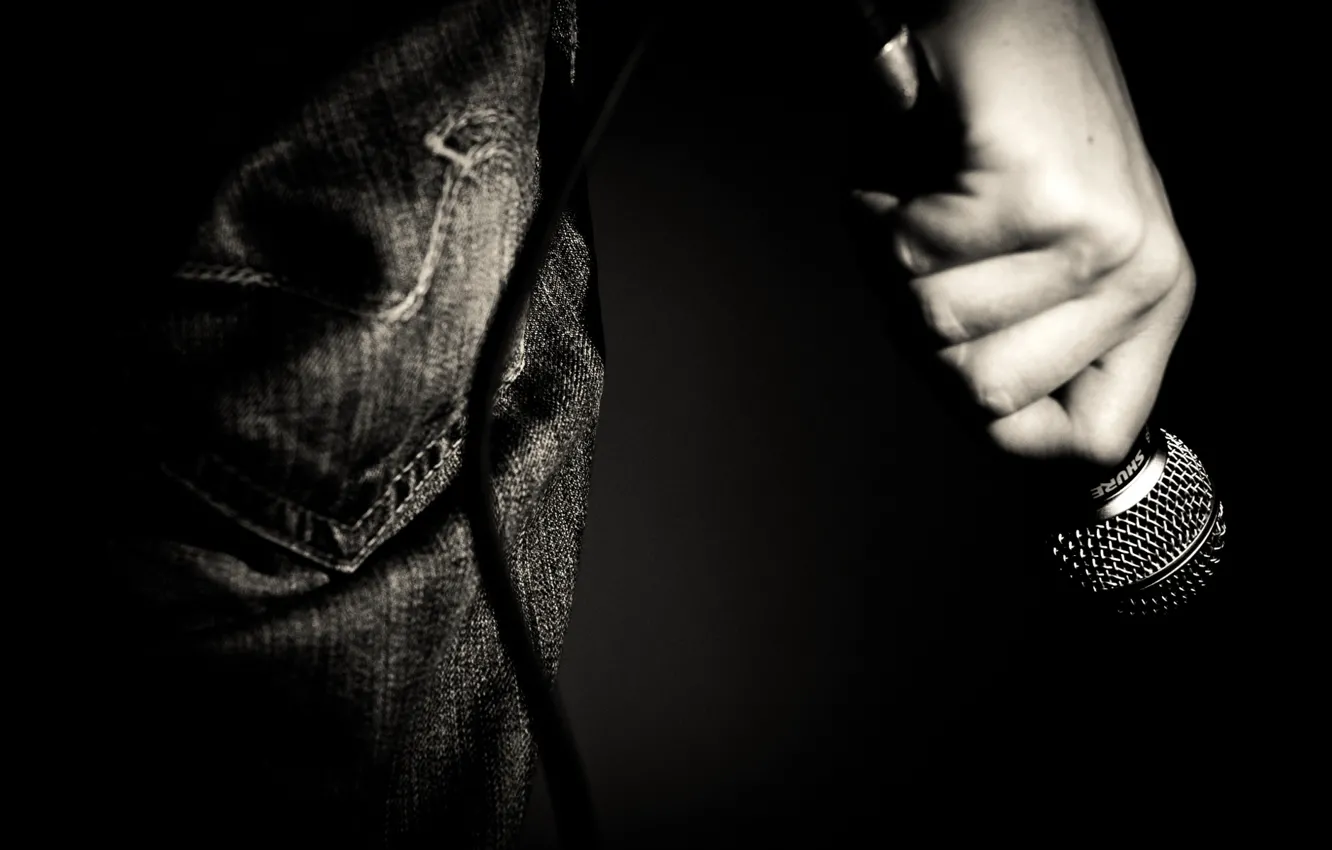 Фото обои музыка, провода, рука, джинсы, руки, music, парень, аппаратура