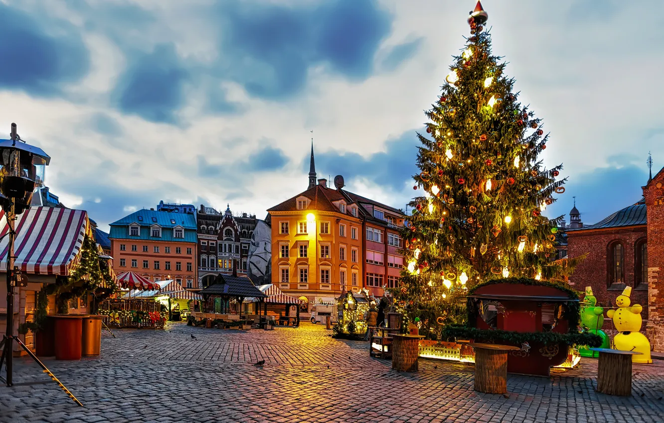 Фото обои огни, елка, вечер, площадь, Рождество, Новый год, Рига, Латвия
