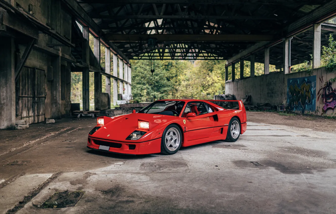 Ferrari f40 в гараже