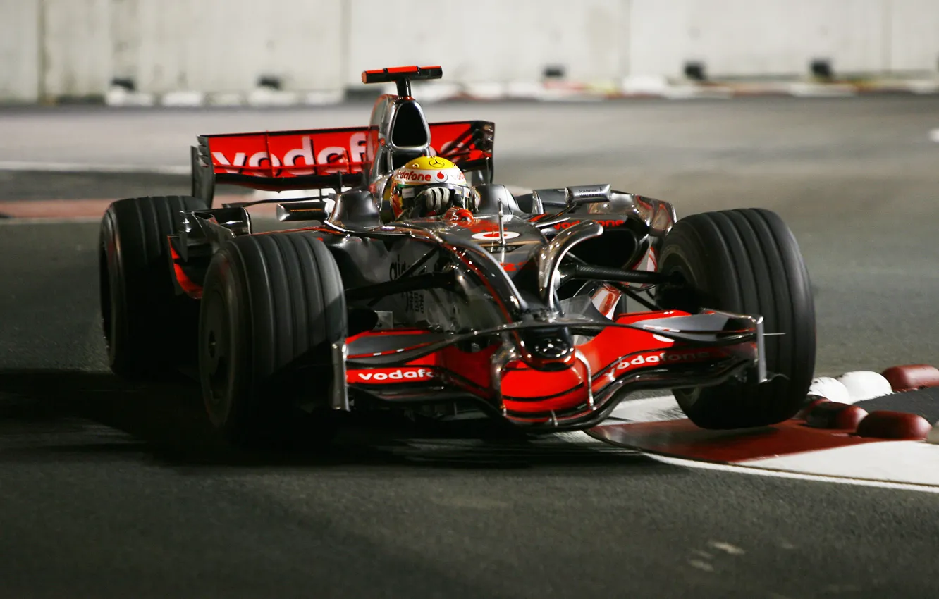 Фото обои ночь, трасса, 2008, формула 1, пилот, formula 1, гонщик, сингапур