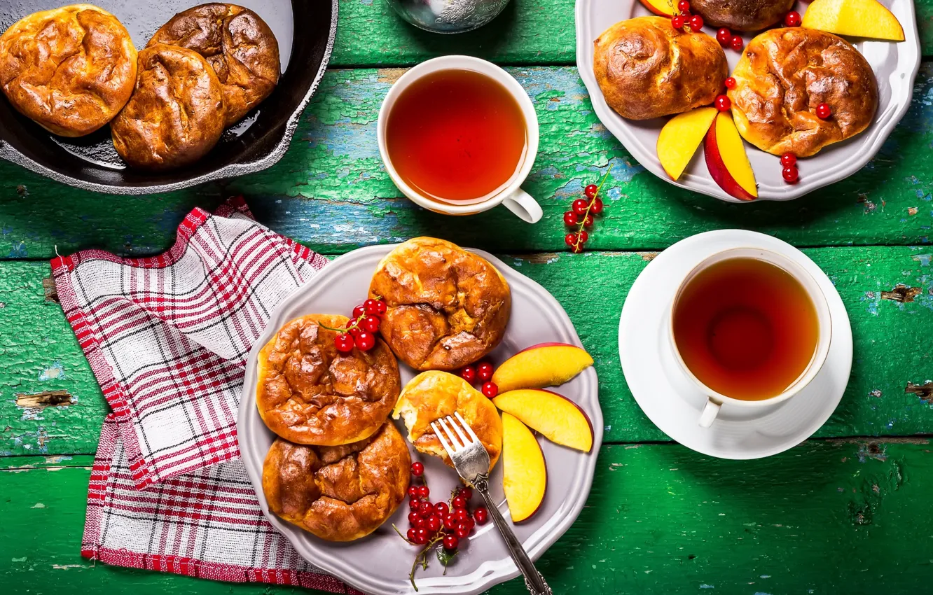 Фото обои чай, персики, десерт, смородина, пирожки, жареные