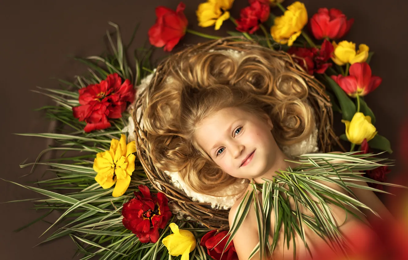 Фото обои листья, цветы, девочка, тюльпаны, ребёнок, локоны, Анастасия Алексеева