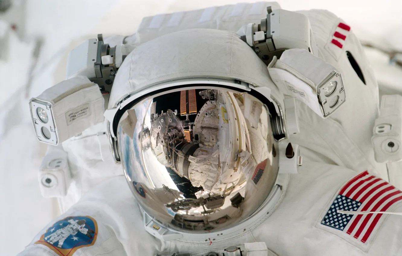 Фото обои space, white, EVA, ISS, american, reflection, suit, costume