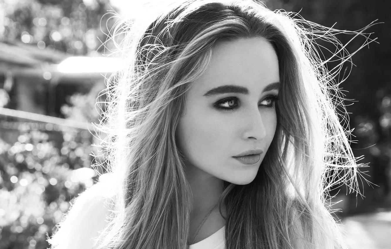 Фото обои взгляд, девушка, лицо, черно-белое, Sabrina Carpenter