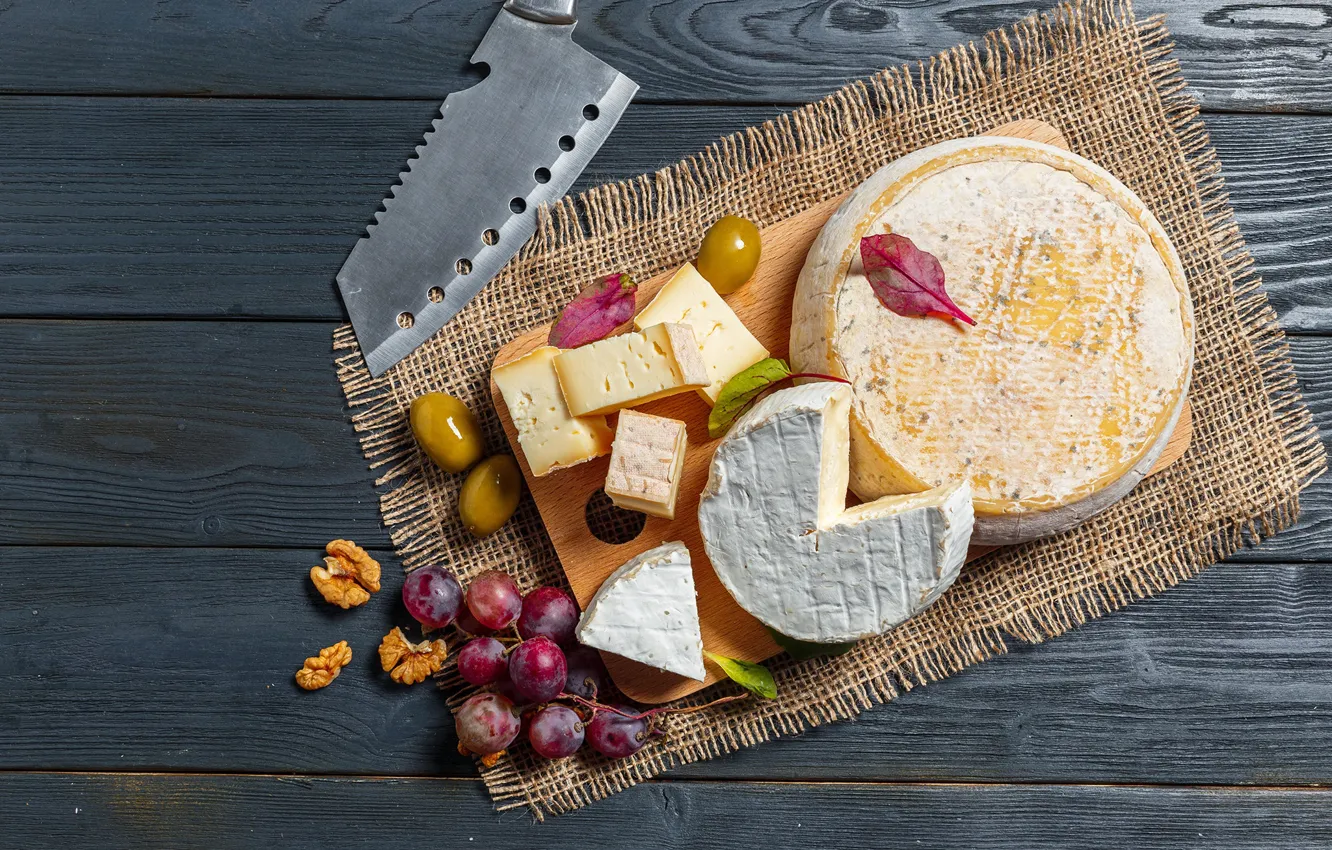 Фото обои сыр, виноград, нож, орехи, оливки