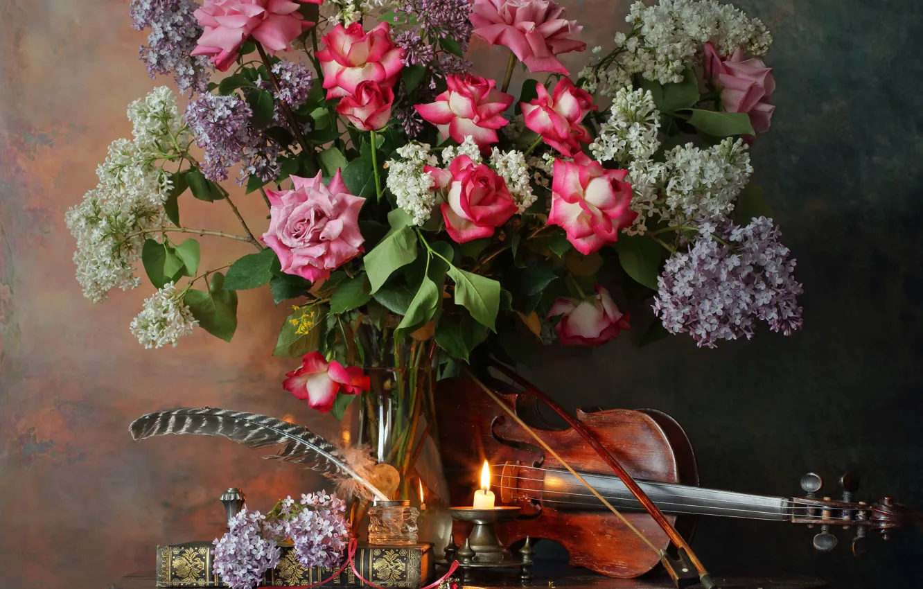 Фото обои цветы, стиль, перо, скрипка, розы, свеча, букет, натюрморт