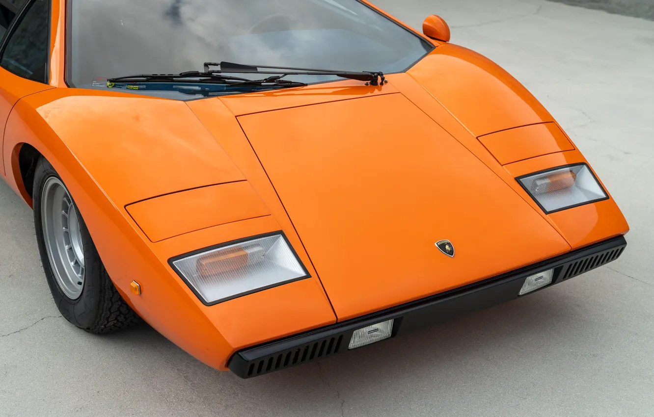 Lamborghini Countach с открытыми дверями