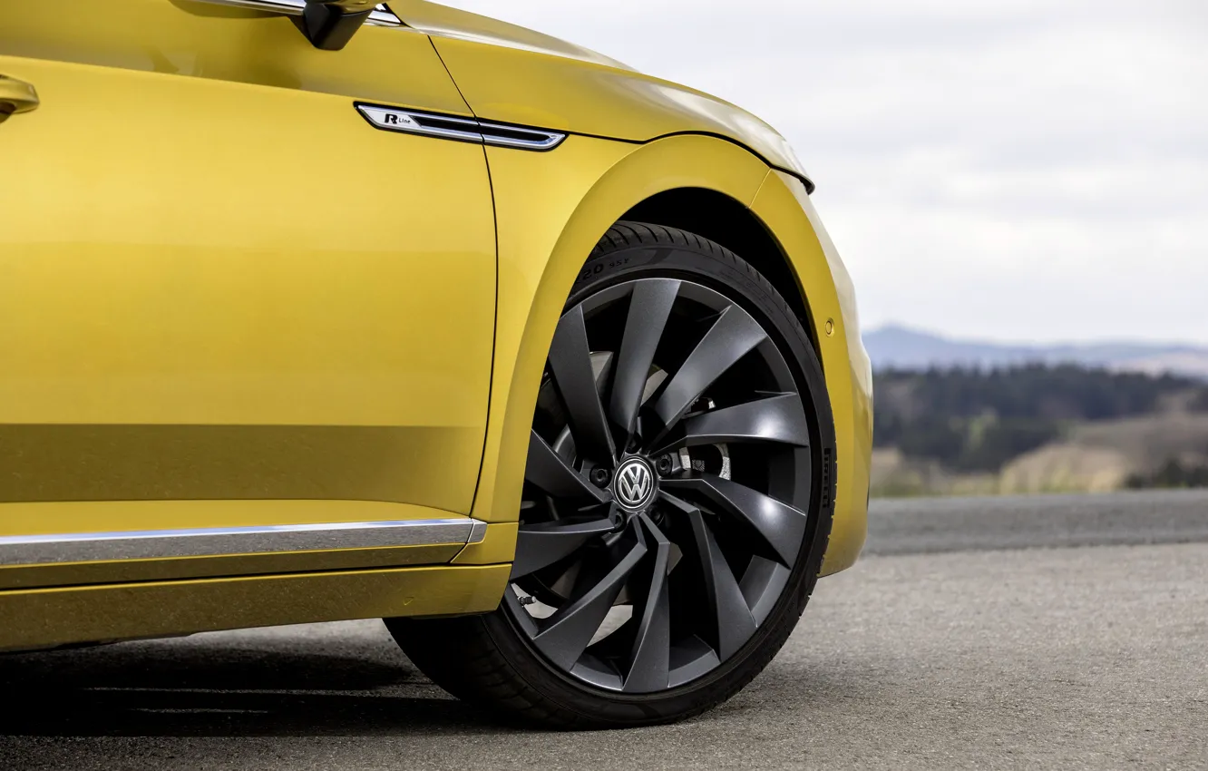 Фото обои жёлтый, колесо, Volkswagen, диск, 2018, передняя часть, R-Line, лифтбэк