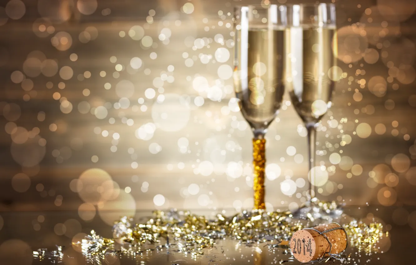 Фото обои праздник, новый год, бокалы, цифры, пробка, шампанское, боке, блёстки