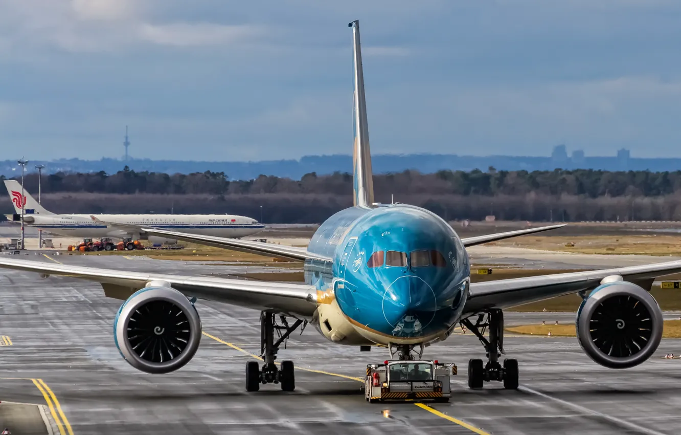 Фото обои Самолет, Лайнер, 787, Boeing, Dreamliner, ВПП, Boeing 787, Шасси