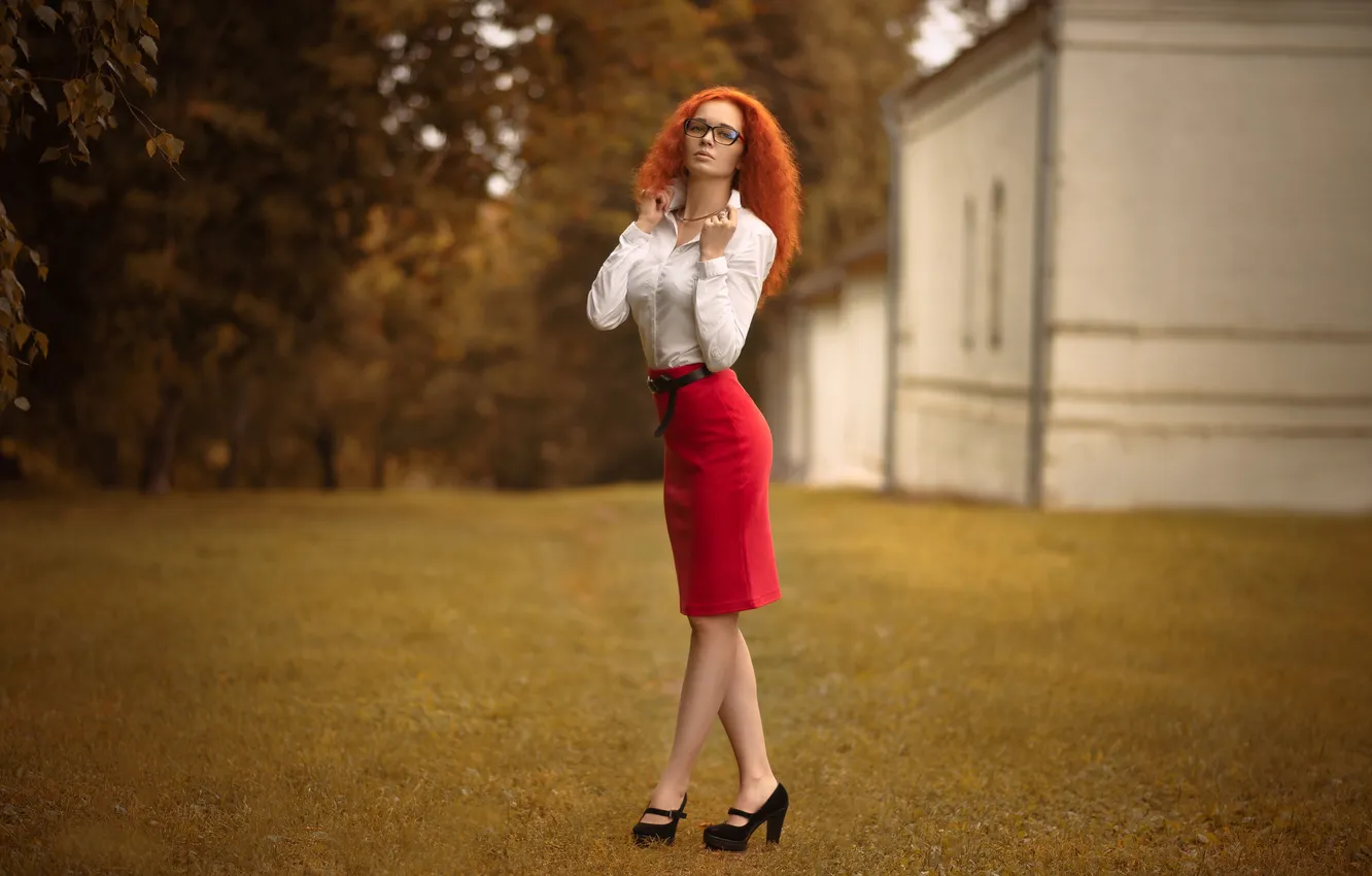 Фото обои девушка, милая, модель, Очки, Обои, Туфли, рыжая, Каблуки