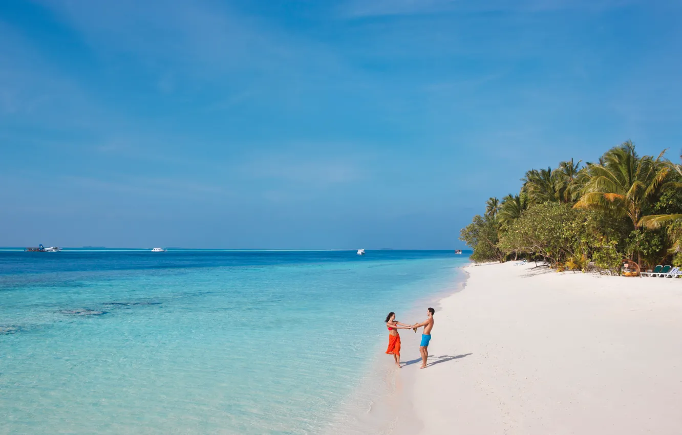 Фото обои пляж, пальмы, океан, романтика, пара, белый песок