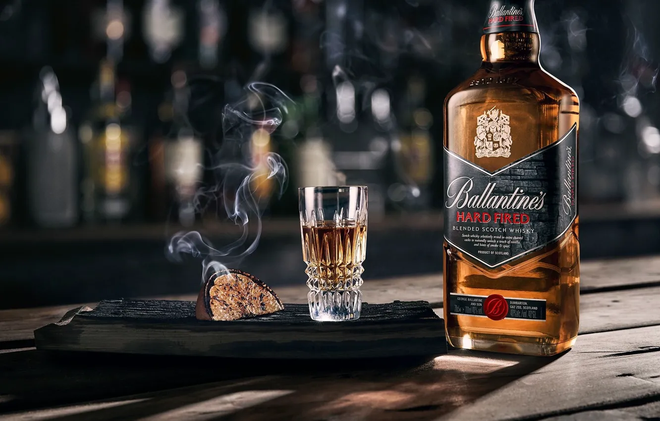 Фото обои фон, дым, бутылка, алкоголь, цитрус, стопка, виски, whiskey