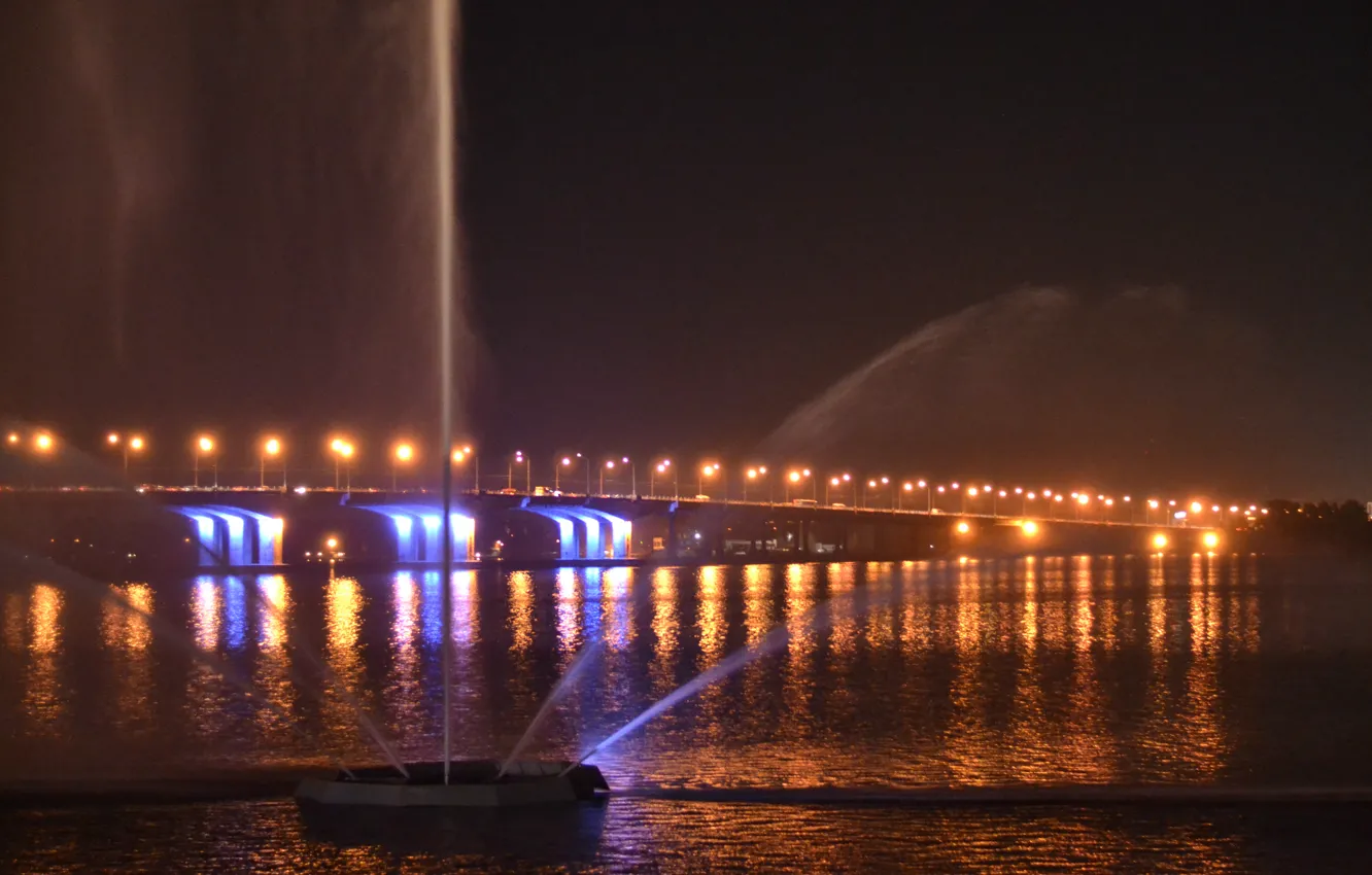 Фото обои мост, река, фонтан, Днепропетровск, Днепр, искусственный гейзер