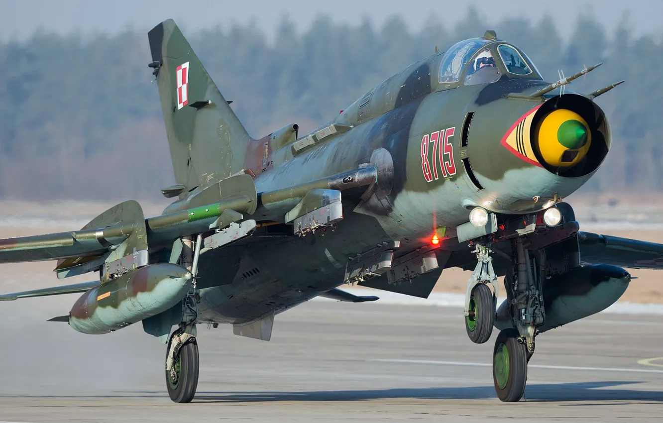 Фото обои Взлет, Истребитель-бомбардировщик, ВПП, Су-22, Sukhoi Su-22M4, ВВС Польши, Су-22М4, ПТБ
