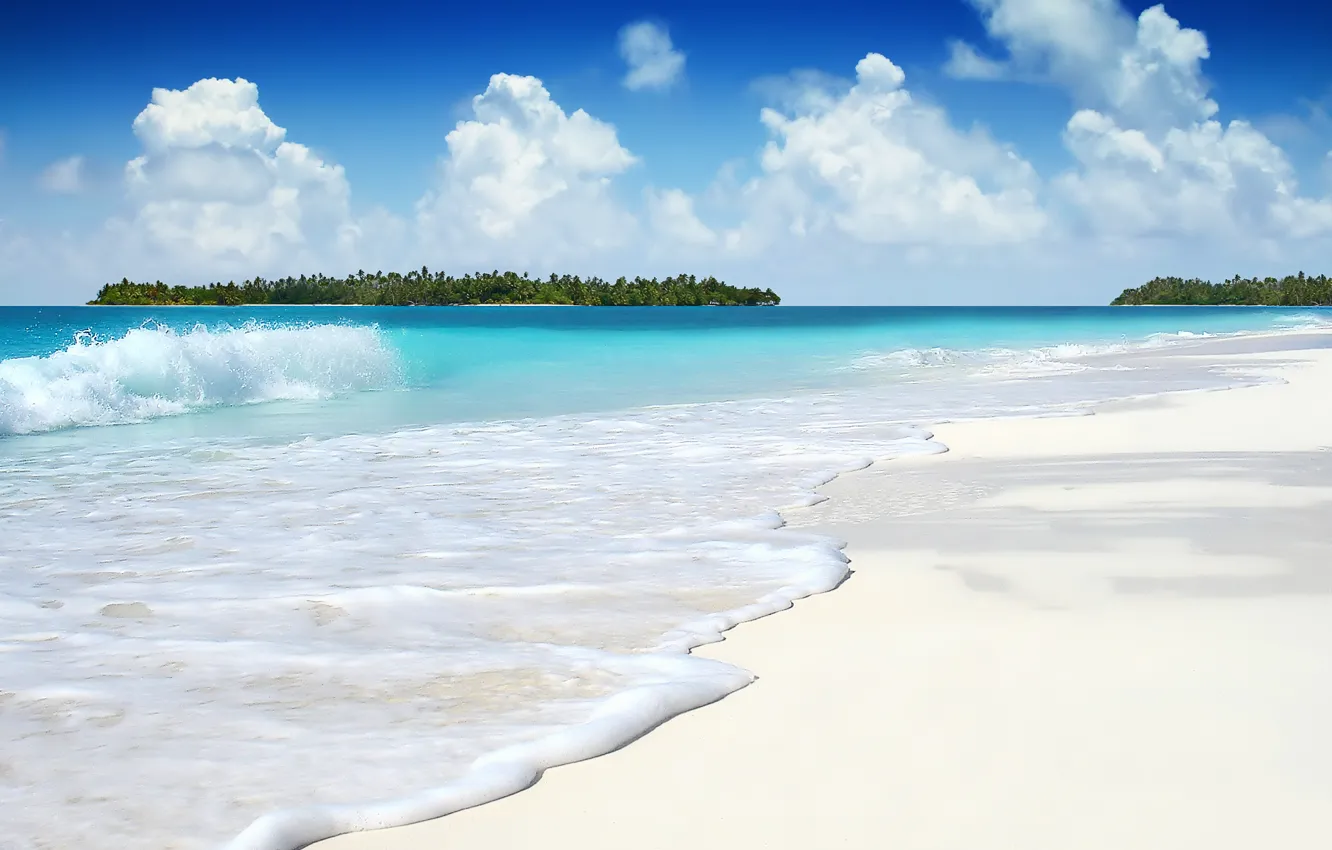 Фото обои песок, белый, небо, океан, волна, остров, Облака, лазурь