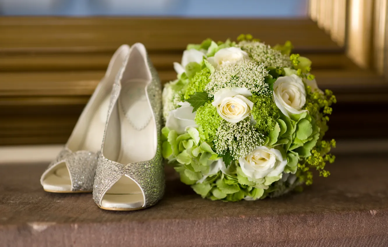 Фото обои туфельки, цветы, букет, flowers, shoes, bouquet, модно, fashionable