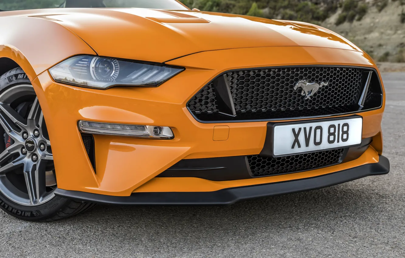 Фото обои оранжевый, Ford, 2018, передняя часть, фастбэк, Mustang GT 5.0