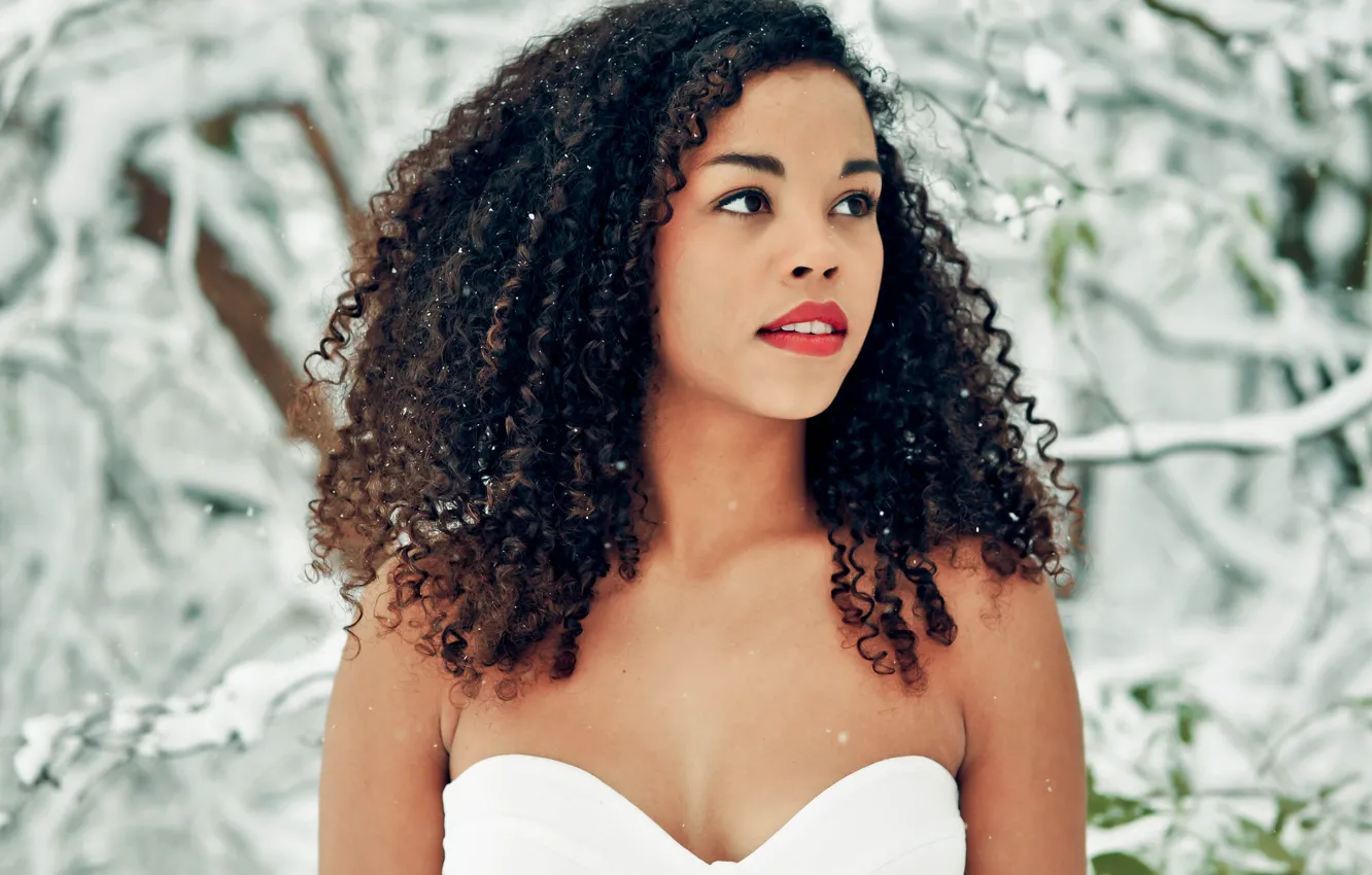 Фото обои глаза, снег, волосы, платье, губы, красивая, белое платье, dress