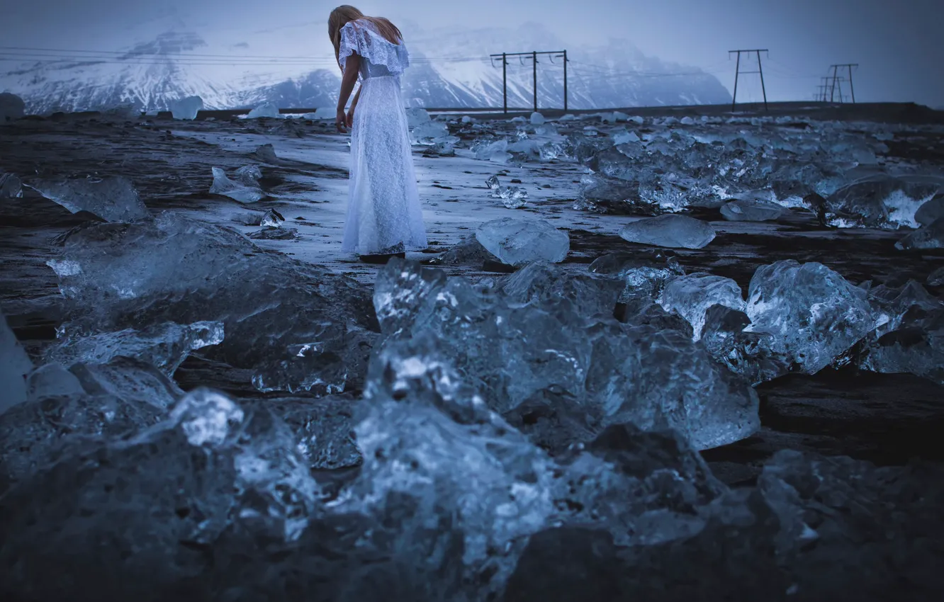 Фото обои девушка, горы, лёд, платье