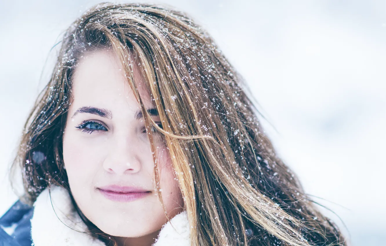Фото обои зима, взгляд, девушка, снег, улыбка, girl, smile, winter