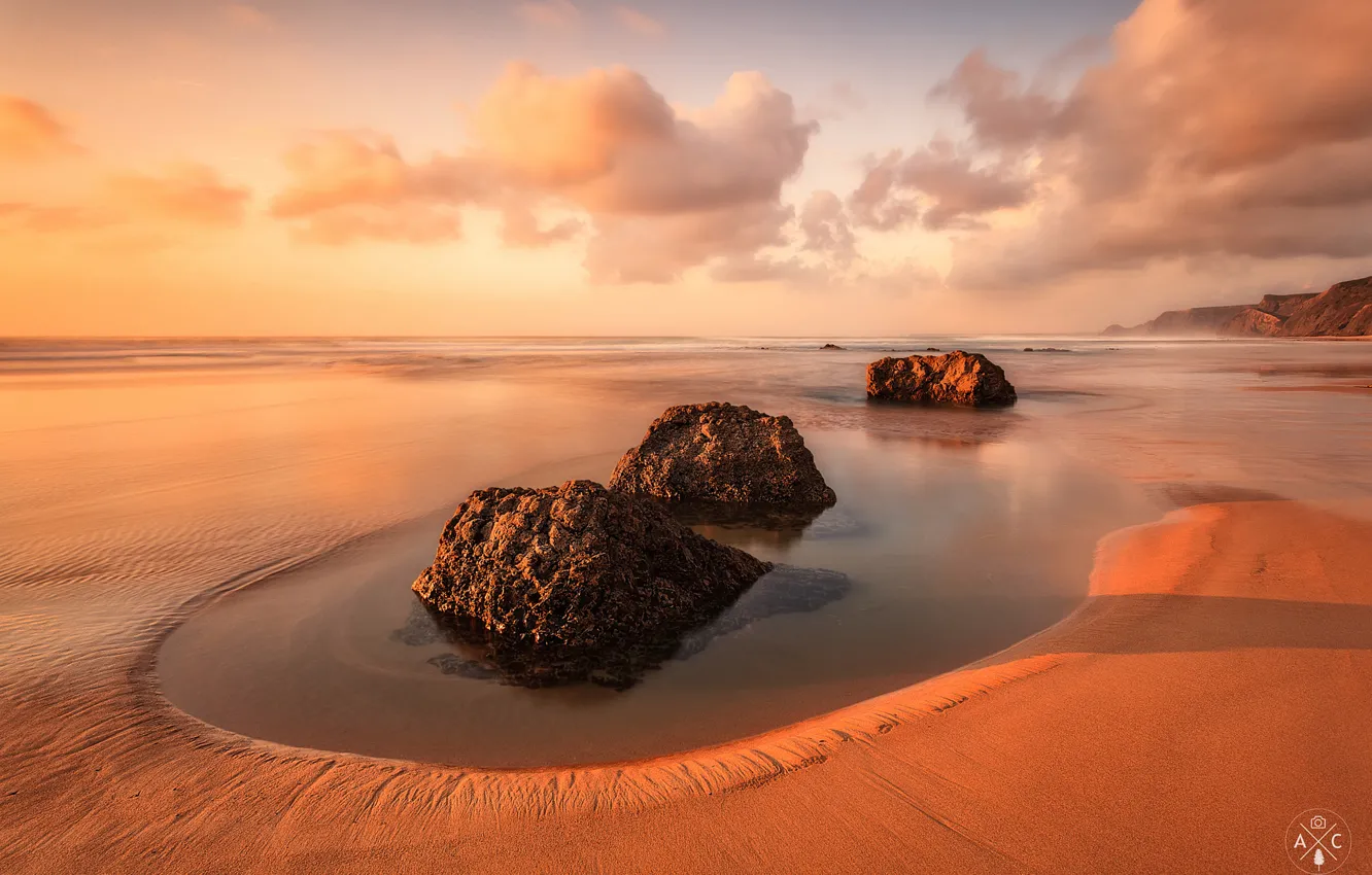 Фото обои пляж, небо, вода, облака, камни, Португалия