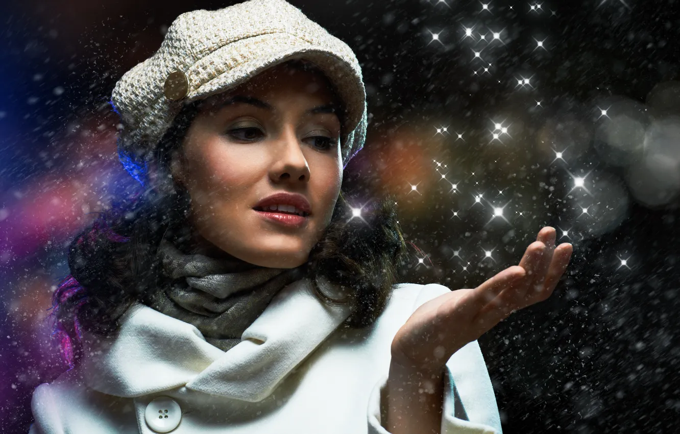 Фото обои девушка, снег, звёзды, шарфик, пальто, кепи
