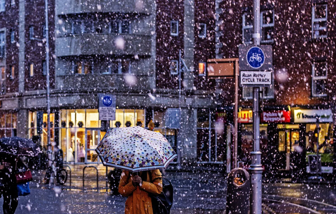 Фото обои umbrella, people, snowing