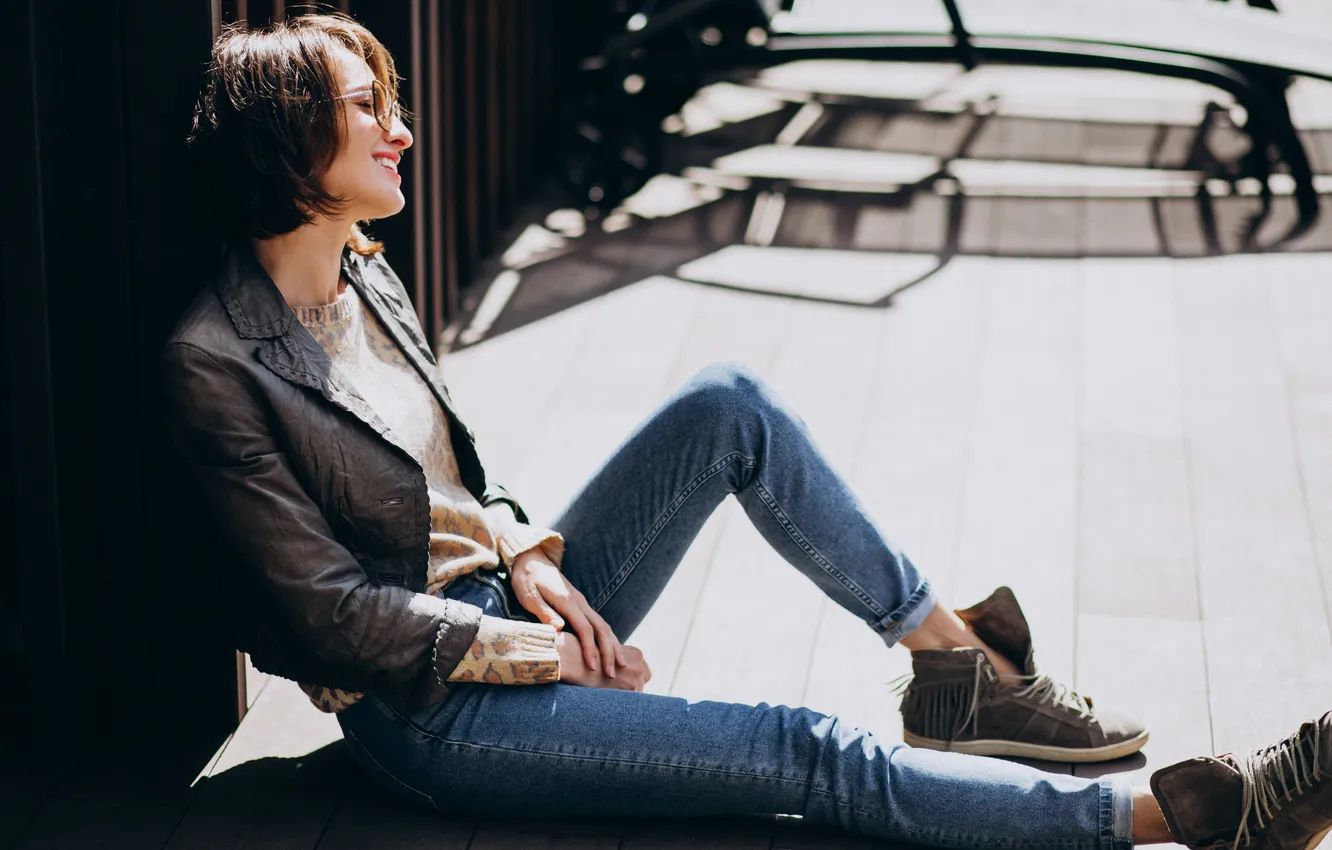 Фото обои woman, young, model, posing, jacket, Outside