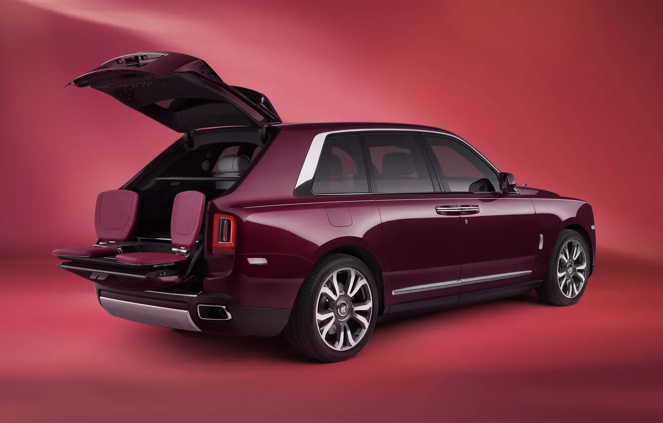 Фото обои Rolls-Royce, Cullinan, открытая дверца, Wildberry, Re-Belle